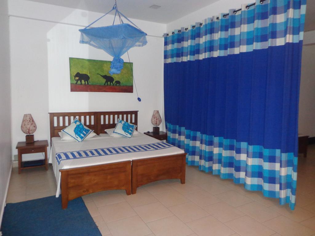 Blue Elephant Tourist Guesthouse Kudapaduwa Exterior foto